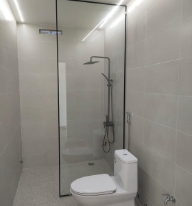 Vách ngăn nhà tắm kính cường lực