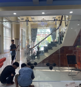Vách ngăn kính cường lực Đồng Xoài