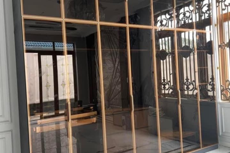 Tủ cánh kính cường lực Bình Phước