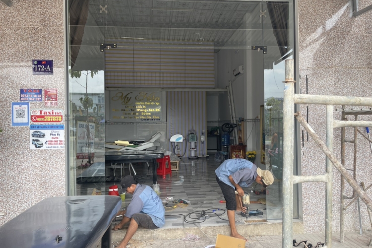 Cửa kính cường lực Đồng Xoài