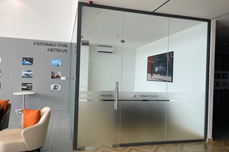 Vách ngăn phòng kính cường lực