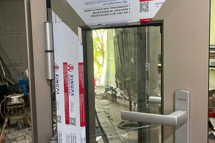 Mẫu cửa nhôm hiện đại